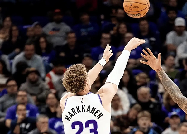 黄蜂大胜爵士23分 新秀克尼普尔砍24+6+5