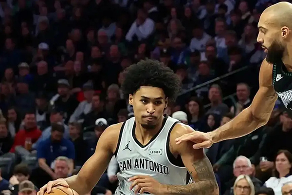 无亚马马刺遇<a href=/lanqiubs/timberwolves/ target=_blank class=infotextkey>森林狼</a>:后卫拼劲难敌双塔觉醒