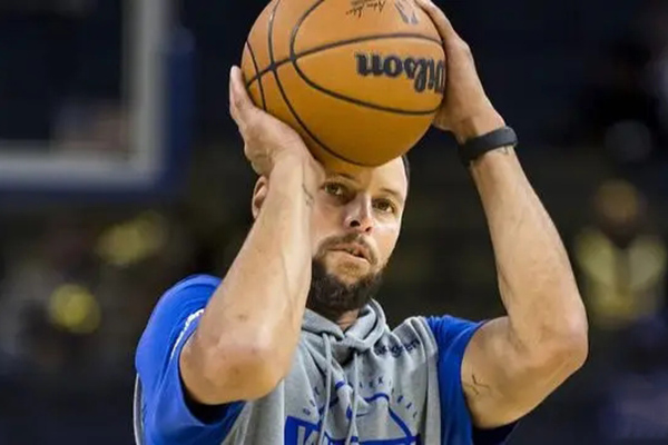 勇士坏消息：库里巴特勒等四将缺席对阵湖人季前赛