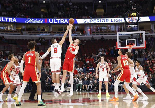 老鹰1胜3负引争议：蒂格称需更多“肤色较深”球员